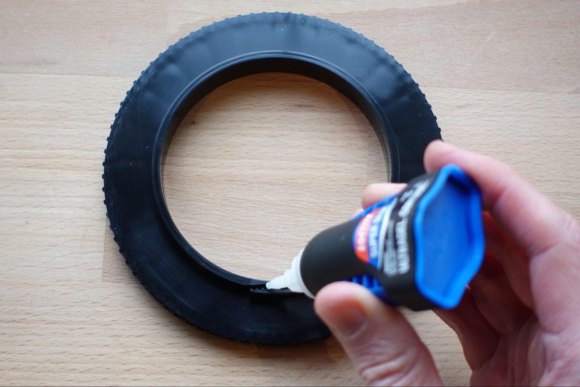 Placing a drop of super glue in the spool slot