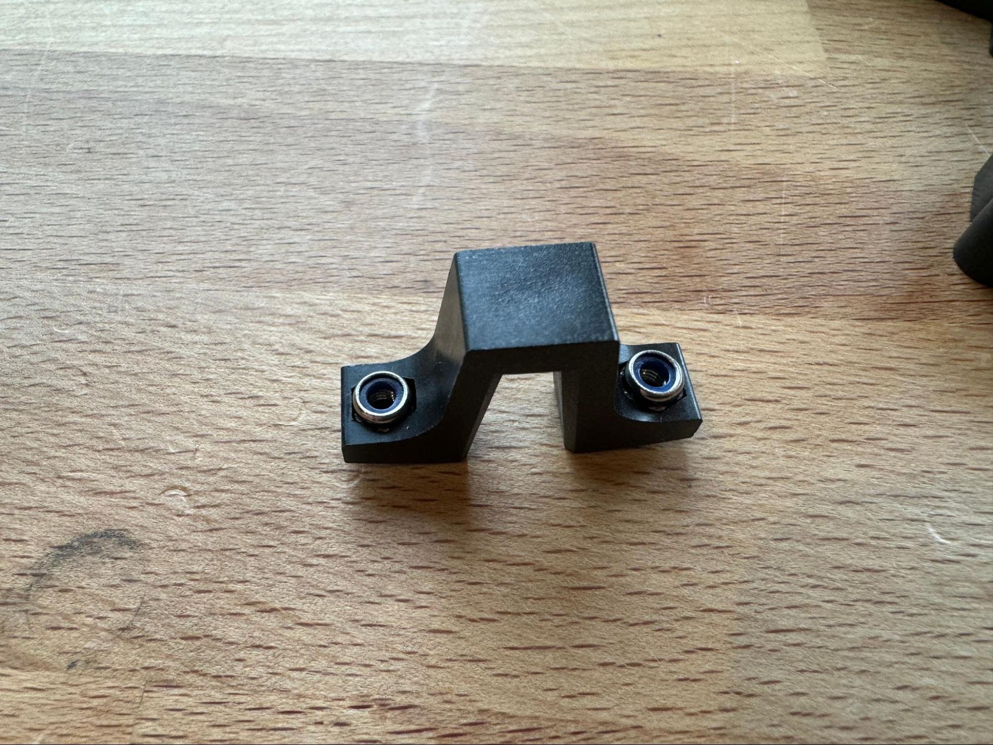 Separating the wedge and inserting lock nuts
